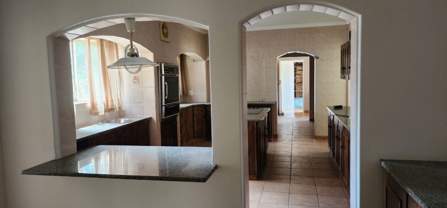 5 Bedroom Property for Sale in Larrendale Gauteng