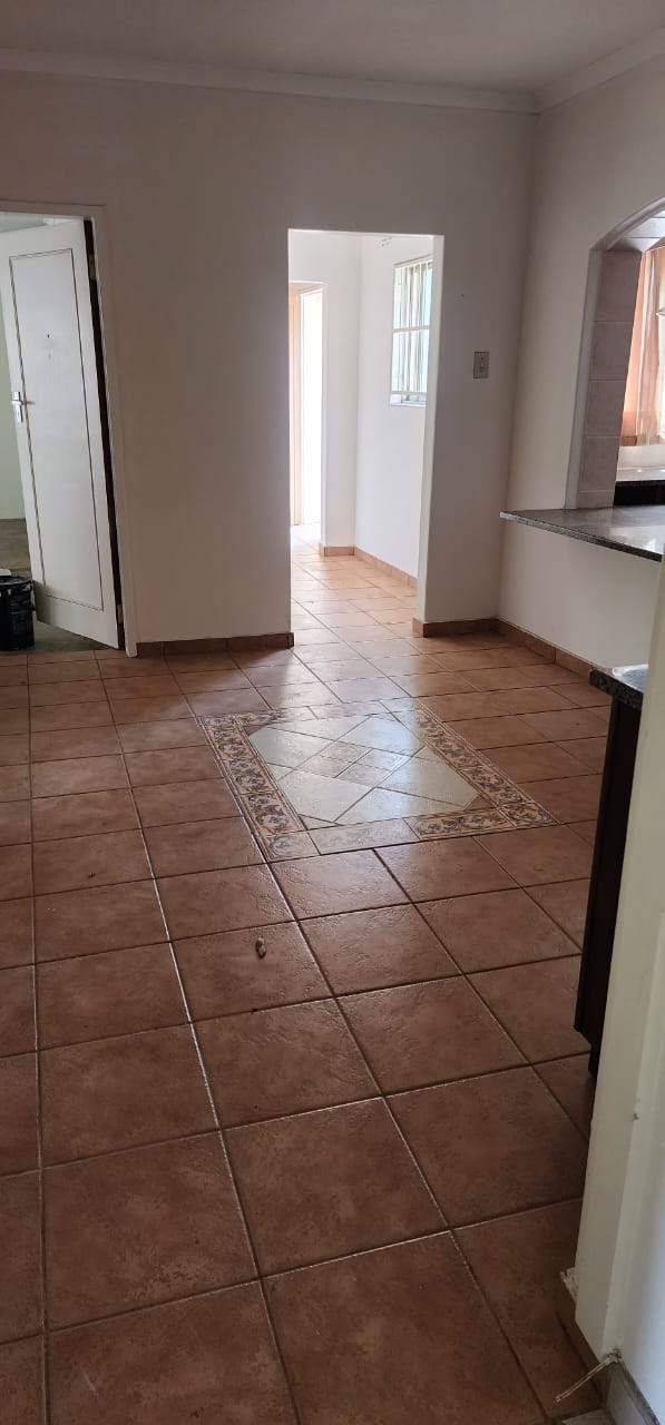 5 Bedroom Property for Sale in Larrendale Gauteng