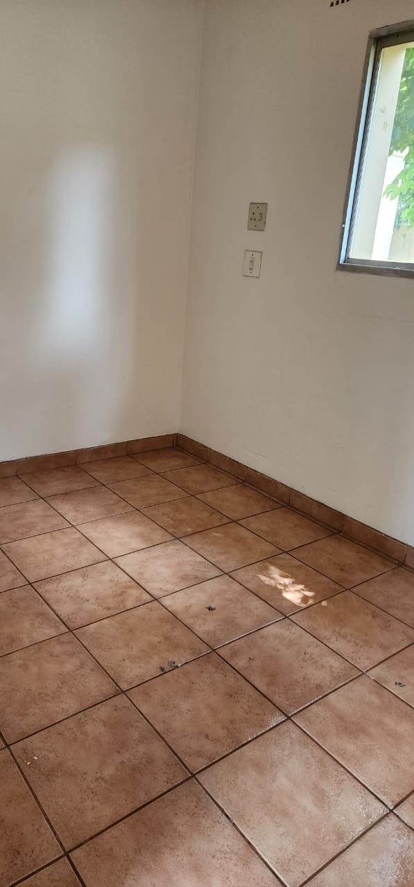 5 Bedroom Property for Sale in Larrendale Gauteng