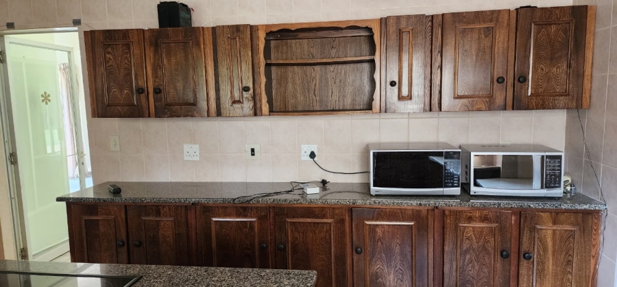 5 Bedroom Property for Sale in Larrendale Gauteng