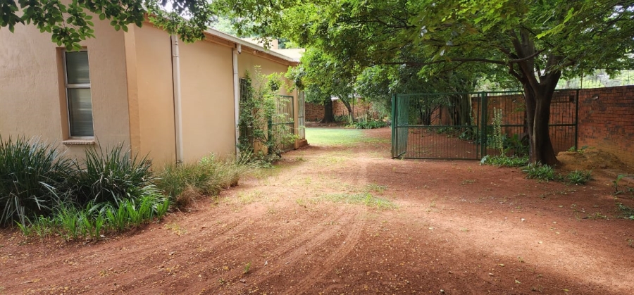5 Bedroom Property for Sale in Larrendale Gauteng