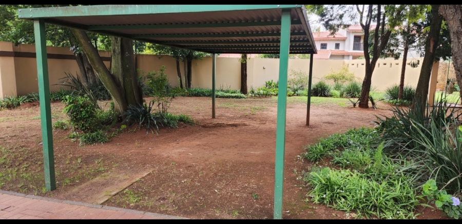 5 Bedroom Property for Sale in Larrendale Gauteng