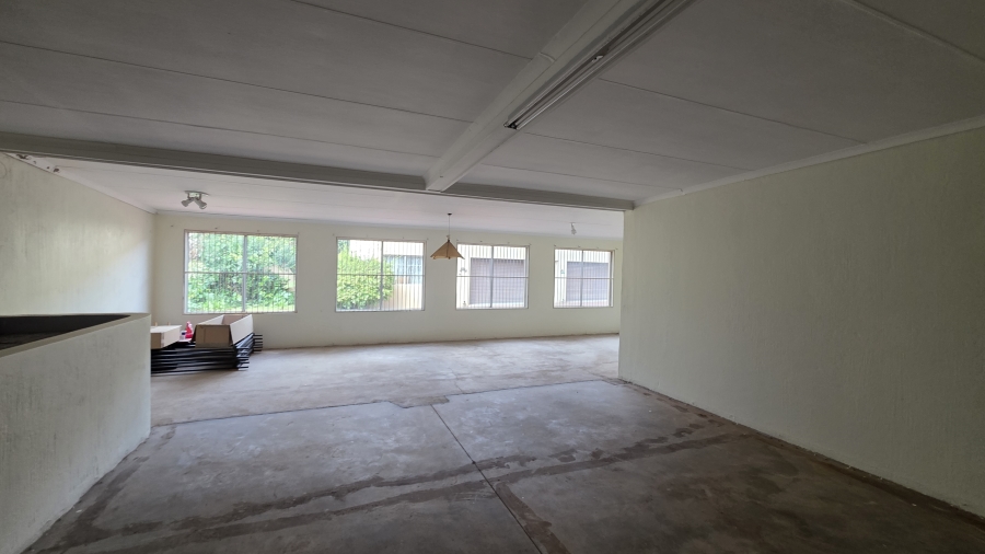 5 Bedroom Property for Sale in Larrendale Gauteng