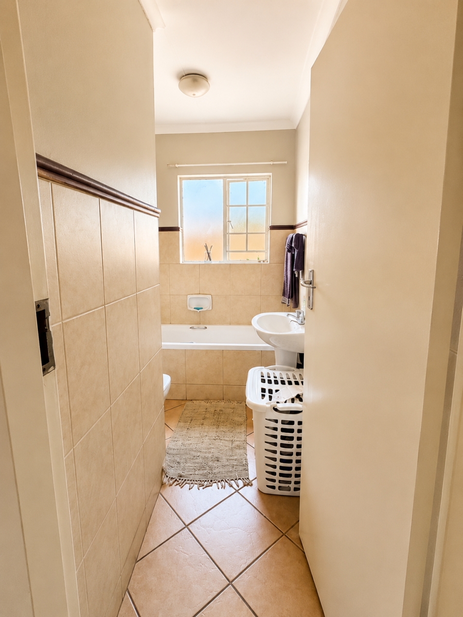 3 Bedroom Property for Sale in Monavoni Gauteng