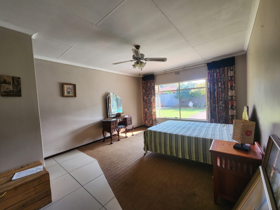 5 Bedroom Property for Sale in Meyerton Central Gauteng
