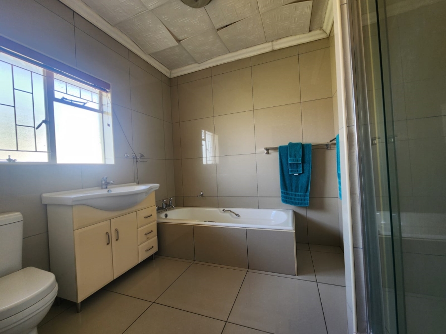 5 Bedroom Property for Sale in Meyerton Central Gauteng