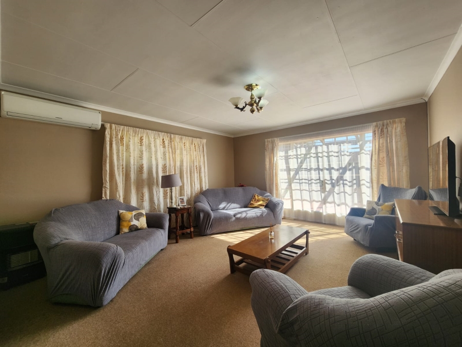 5 Bedroom Property for Sale in Meyerton Central Gauteng