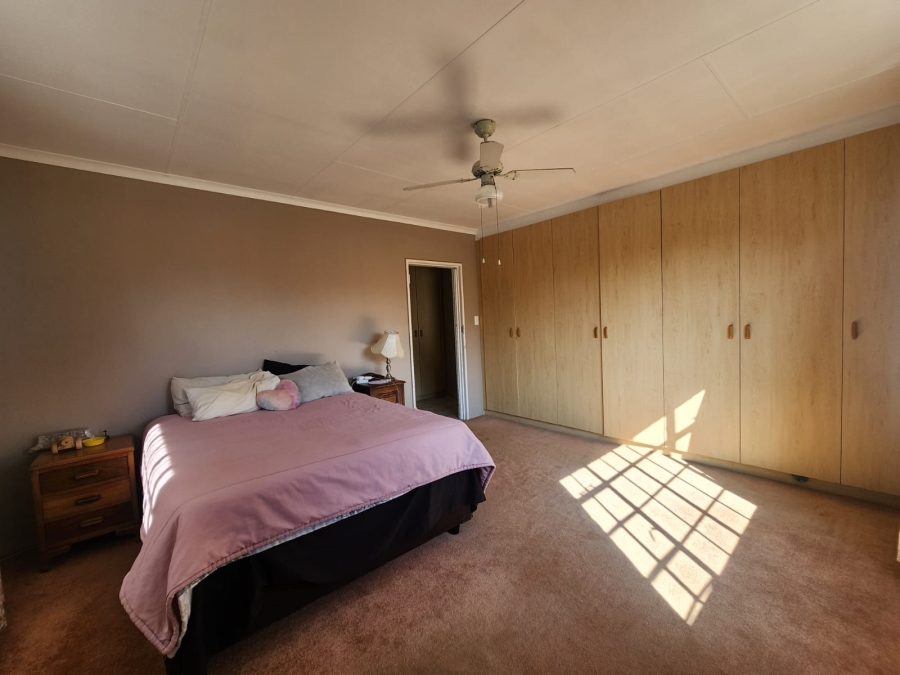 5 Bedroom Property for Sale in Meyerton Central Gauteng