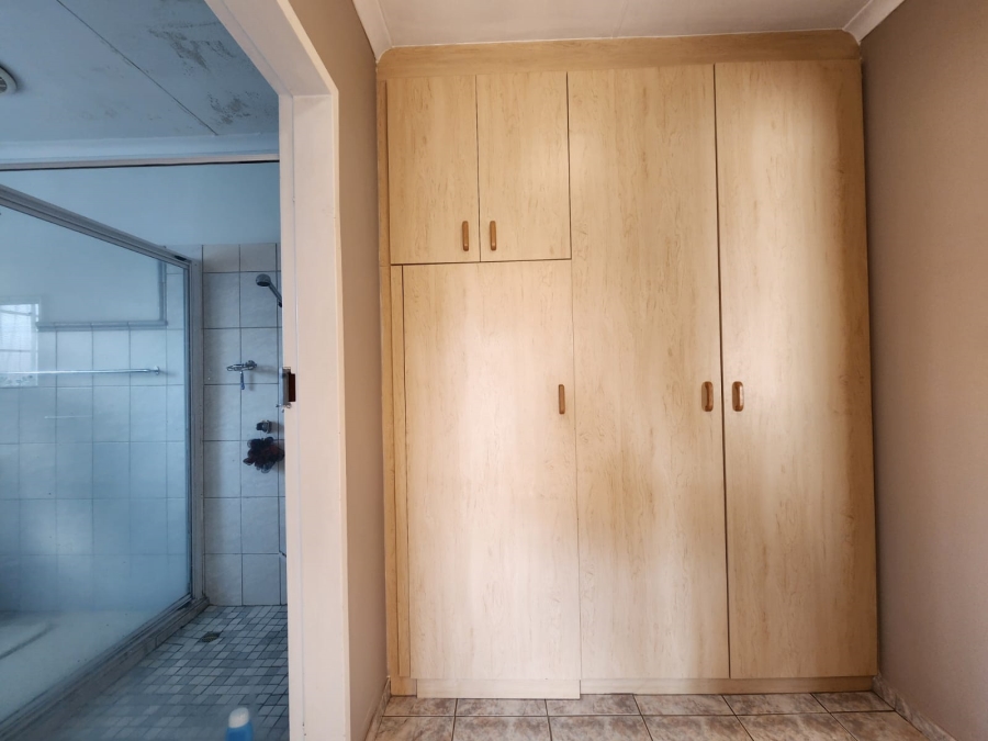5 Bedroom Property for Sale in Meyerton Central Gauteng