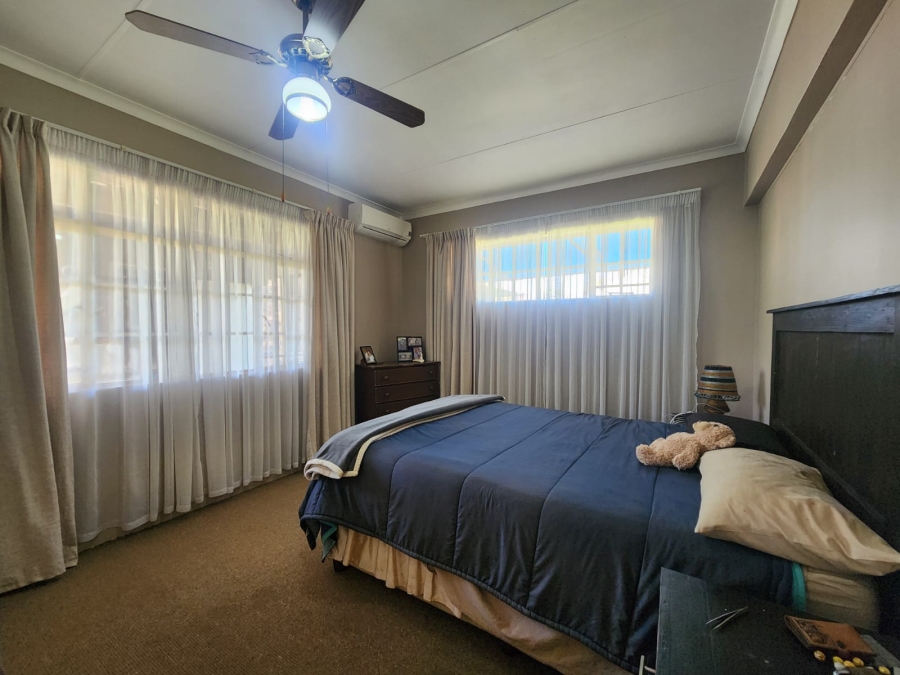 5 Bedroom Property for Sale in Meyerton Central Gauteng