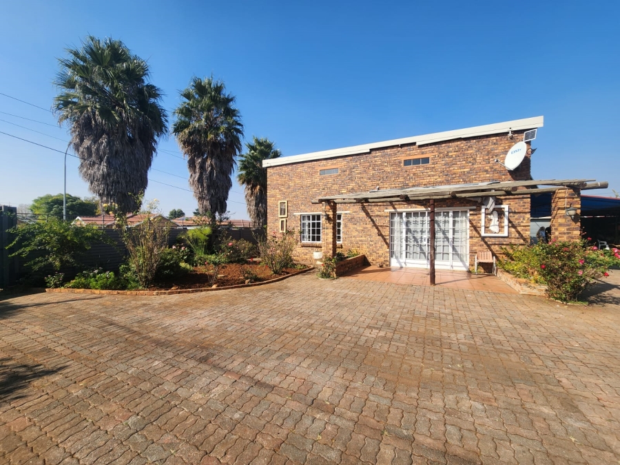 5 Bedroom Property for Sale in Meyerton Central Gauteng