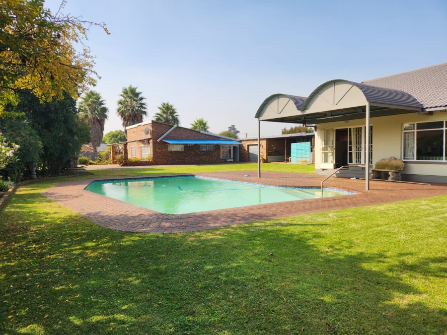 5 Bedroom Property for Sale in Meyerton Central Gauteng