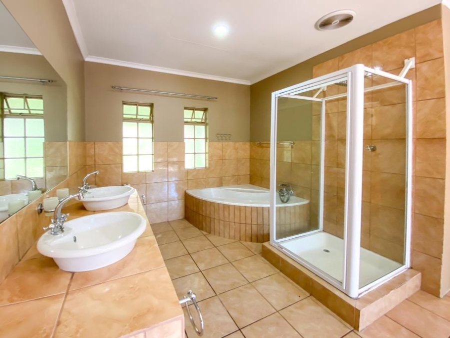 4 Bedroom Property for Sale in Glen Marais Gauteng