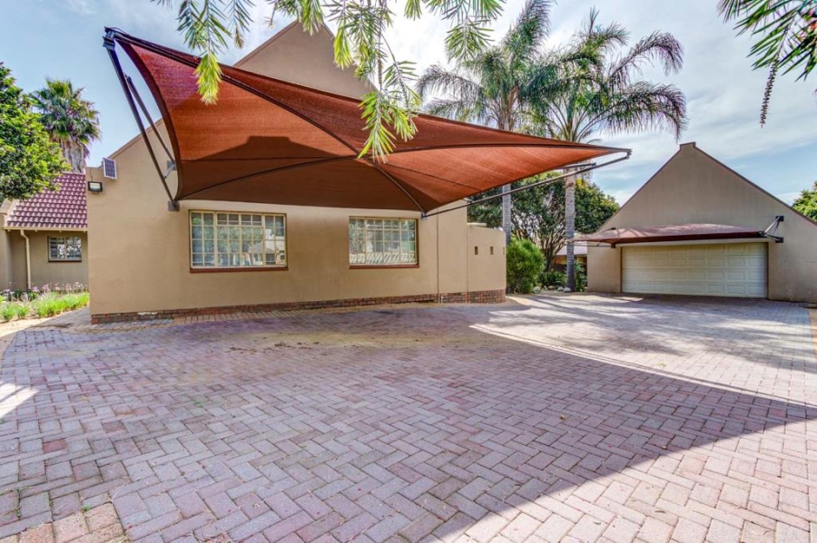 4 Bedroom Property for Sale in Glen Marais Gauteng