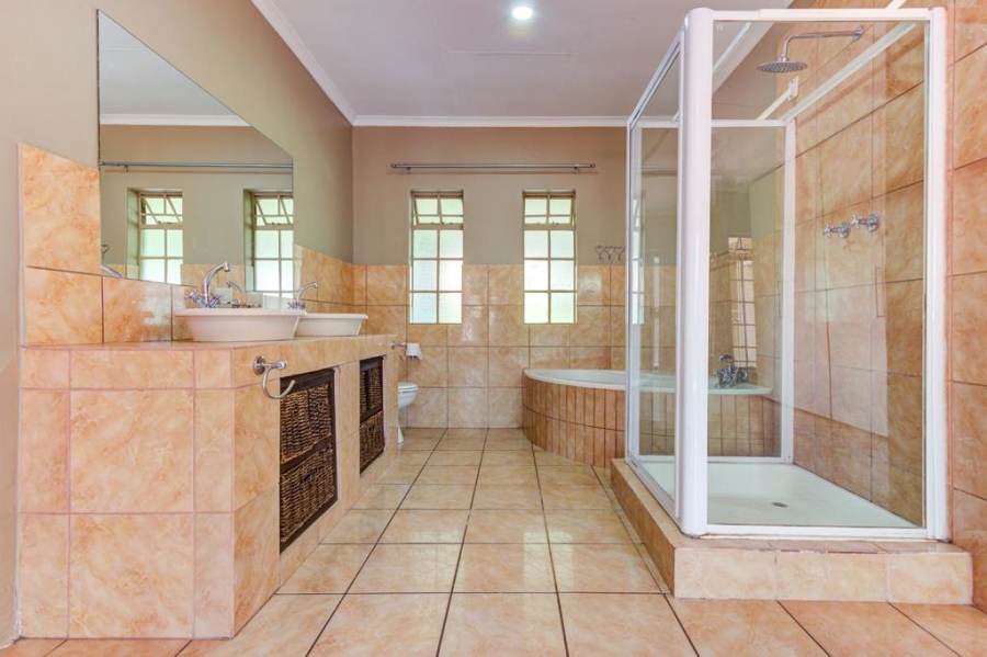 4 Bedroom Property for Sale in Glen Marais Gauteng