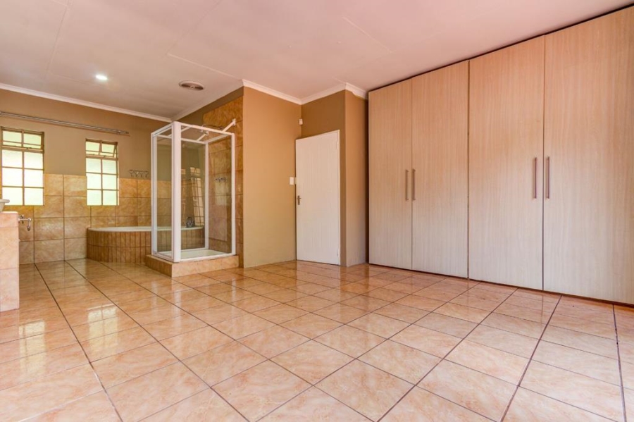 4 Bedroom Property for Sale in Glen Marais Gauteng