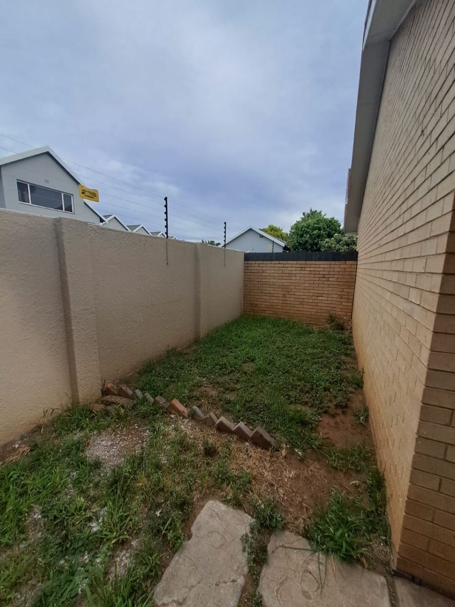 To Let 3 Bedroom Property for Rent in Three Rivers Gauteng