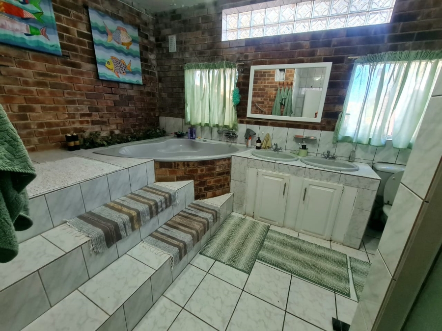 9 Bedroom Property for Sale in Vaaloewer Gauteng