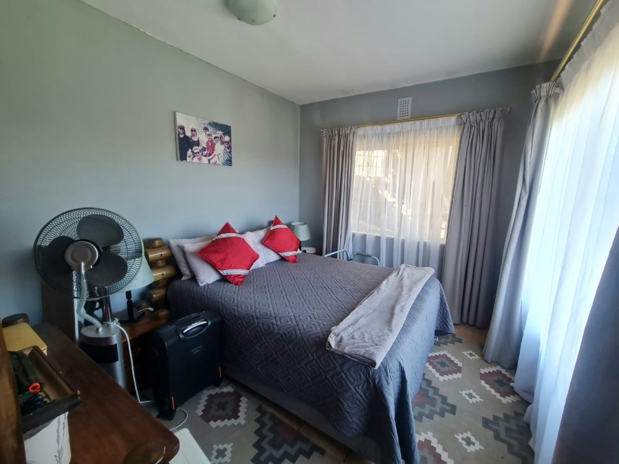 9 Bedroom Property for Sale in Vaaloewer Gauteng