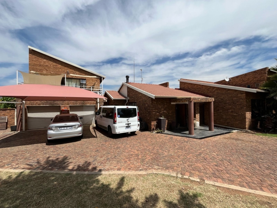 8 Bedroom Property for Sale in Dalpark Ext 1 Gauteng