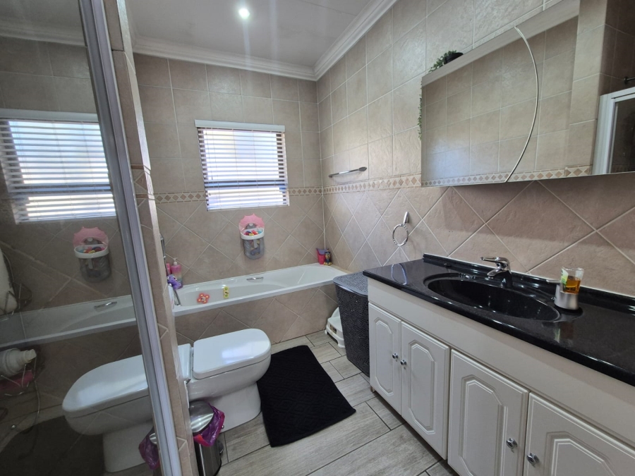 3 Bedroom Property for Sale in Vanderbijlpark SW 5 Gauteng