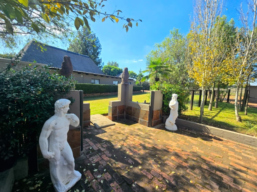 3 Bedroom Property for Sale in Mooilande Gauteng