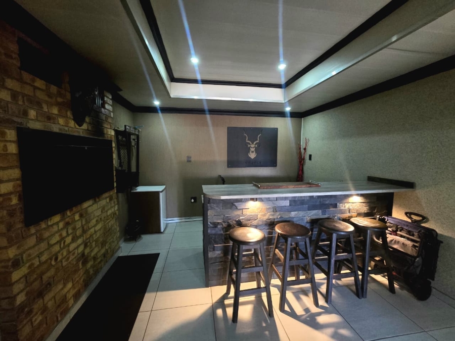 3 Bedroom Property for Sale in Mooilande Gauteng