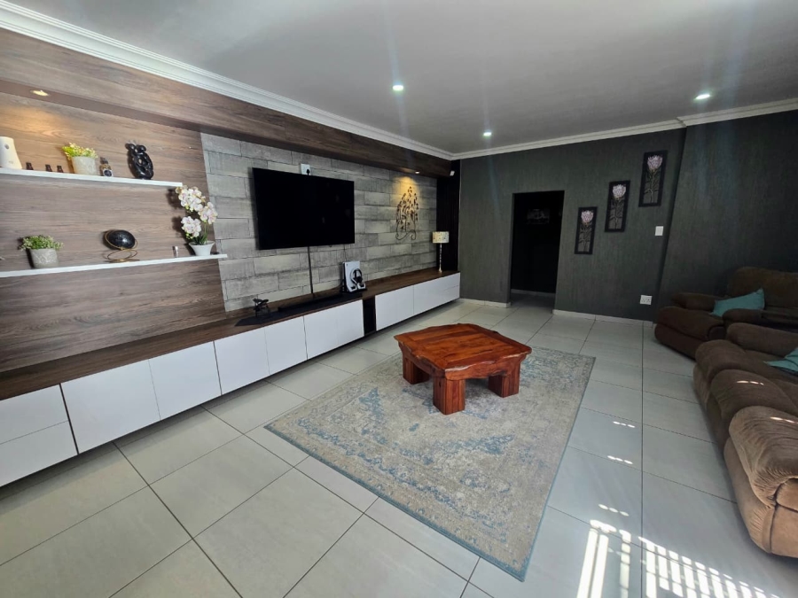 3 Bedroom Property for Sale in Mooilande Gauteng