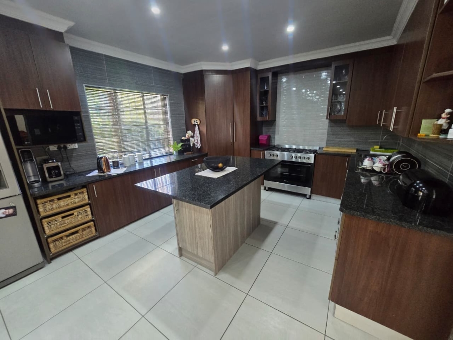 3 Bedroom Property for Sale in Mooilande Gauteng
