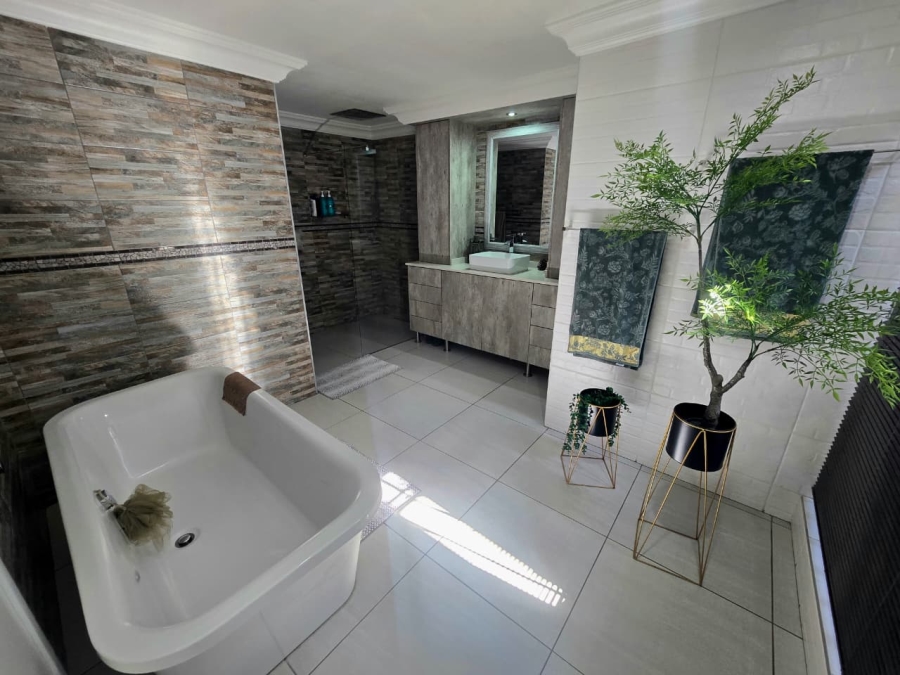 3 Bedroom Property for Sale in Mooilande Gauteng