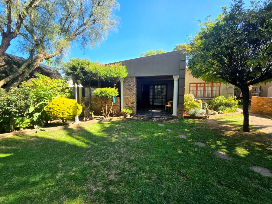 3 Bedroom Property for Sale in Mooilande Gauteng