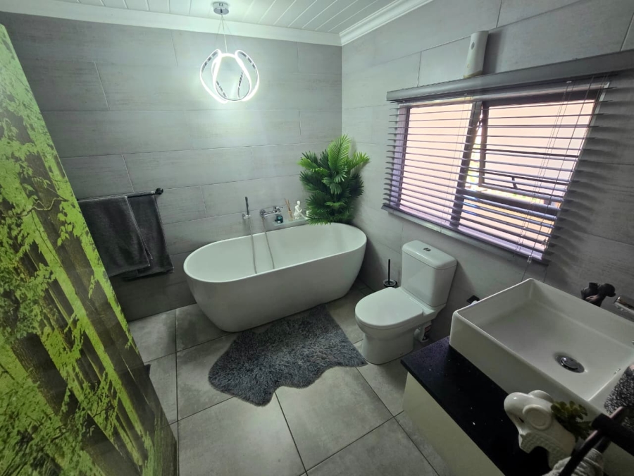 3 Bedroom Property for Sale in Mooilande Gauteng