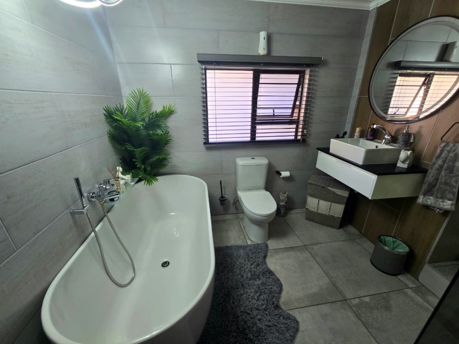 3 Bedroom Property for Sale in Mooilande Gauteng