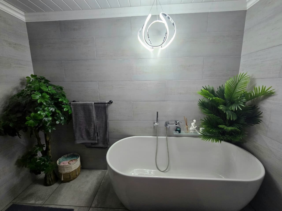 3 Bedroom Property for Sale in Mooilande Gauteng