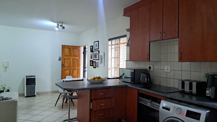 To Let 2 Bedroom Property for Rent in Country View Gauteng