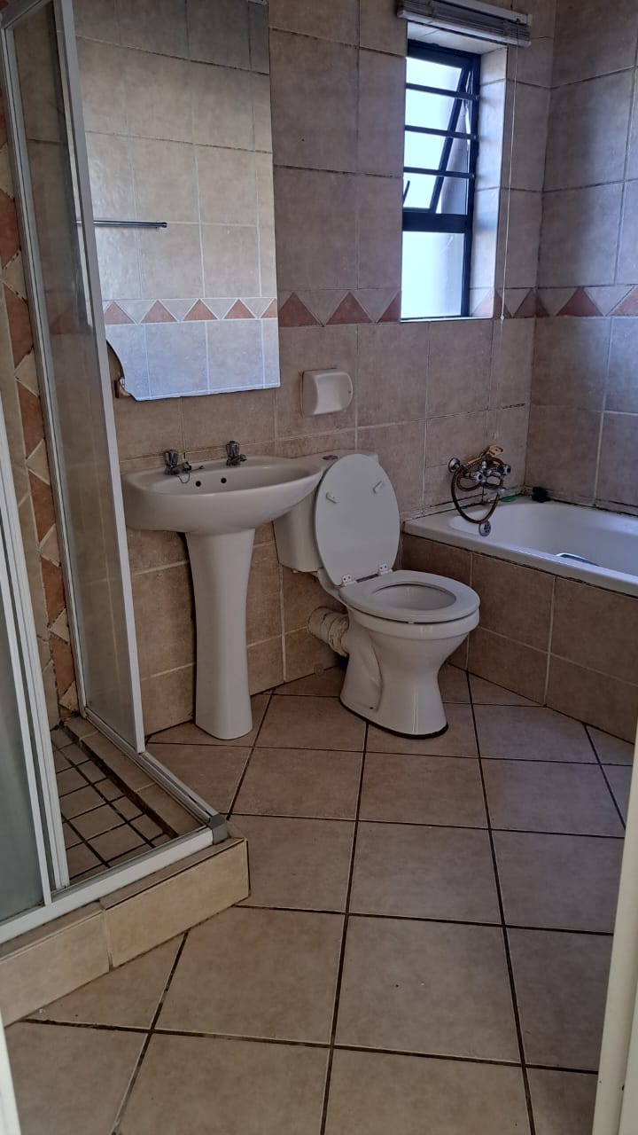 To Let 2 Bedroom Property for Rent in Country View Gauteng