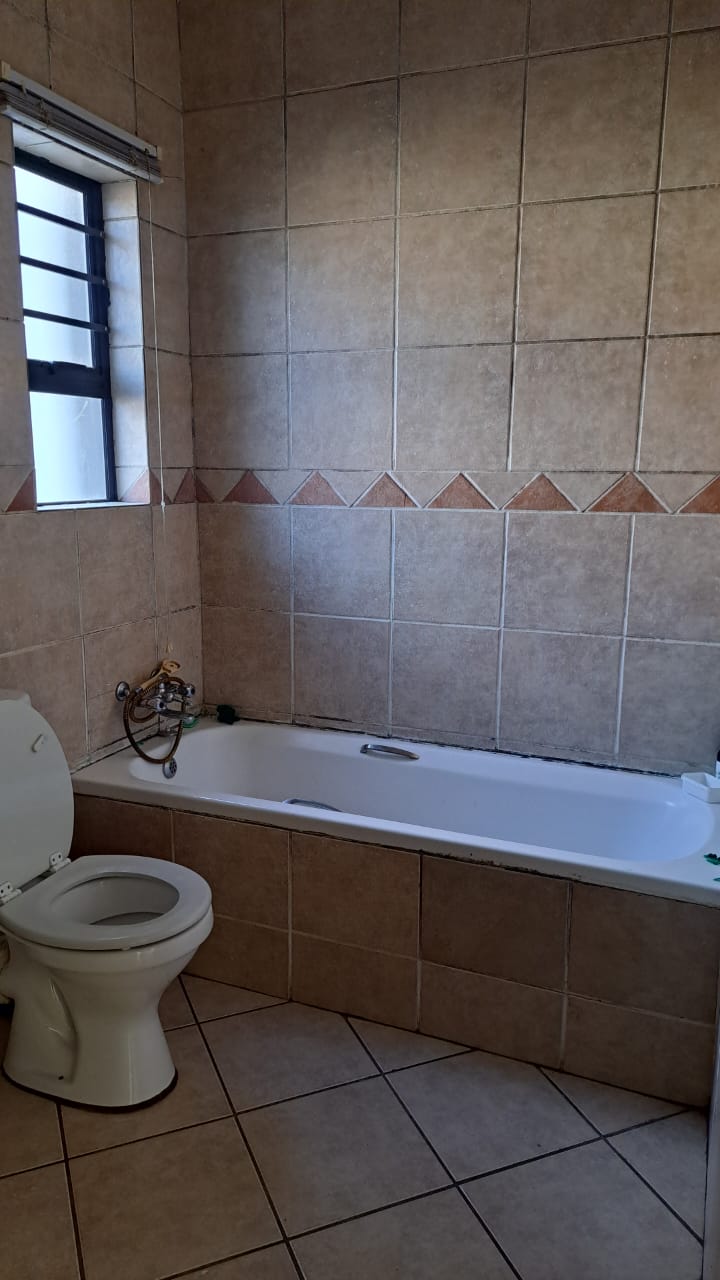 To Let 2 Bedroom Property for Rent in Country View Gauteng
