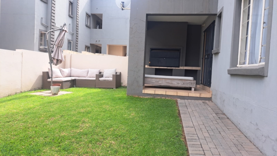 To Let 2 Bedroom Property for Rent in Country View Gauteng