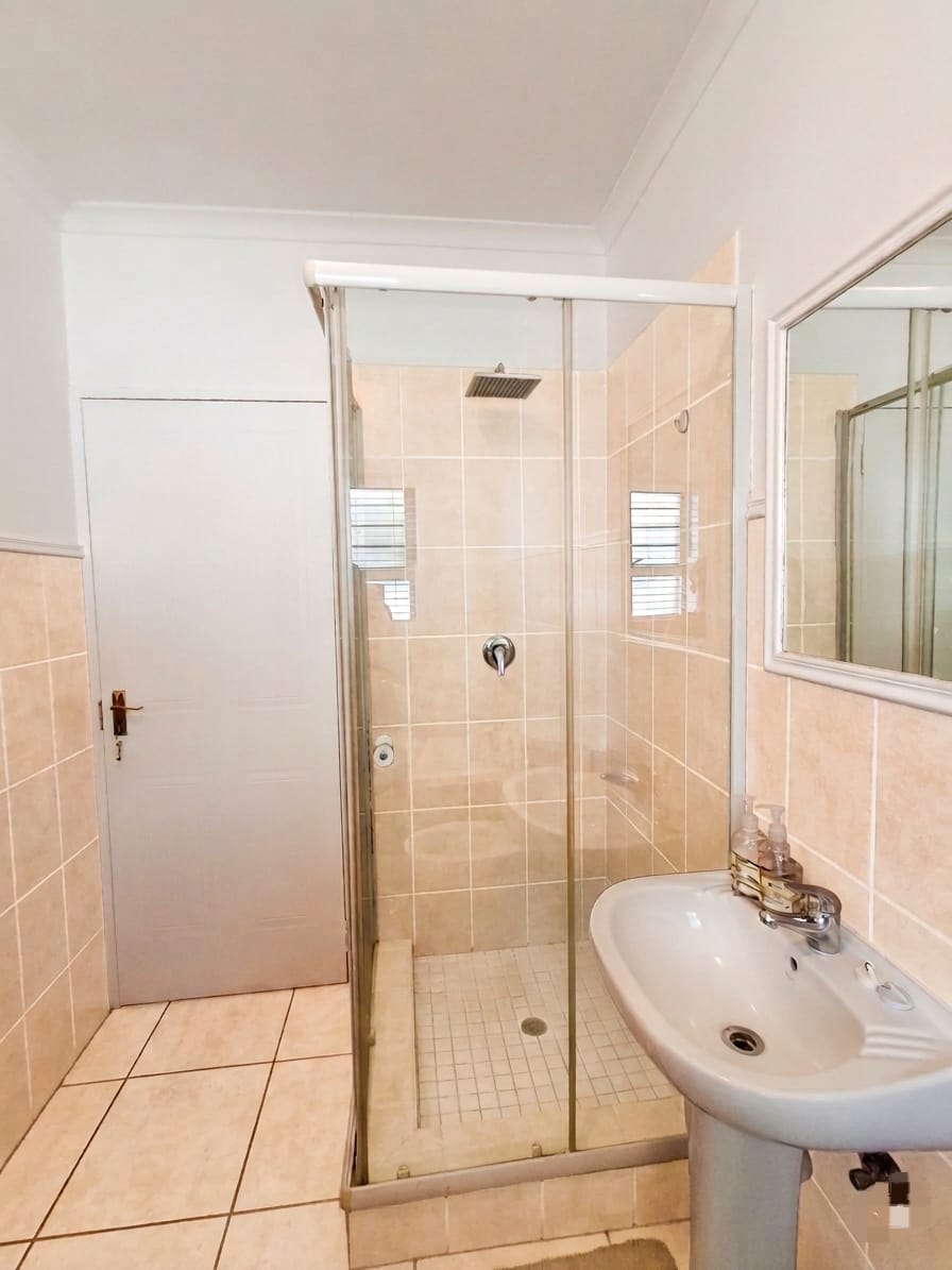 To Let 2 Bedroom Property for Rent in Broadacres Gauteng
