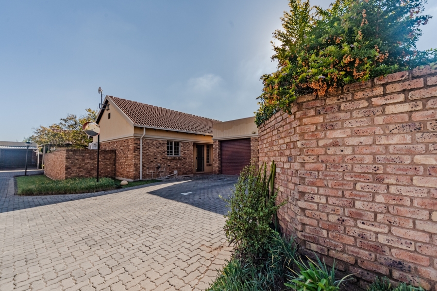 2 Bedroom Property for Sale in Equestria Gauteng