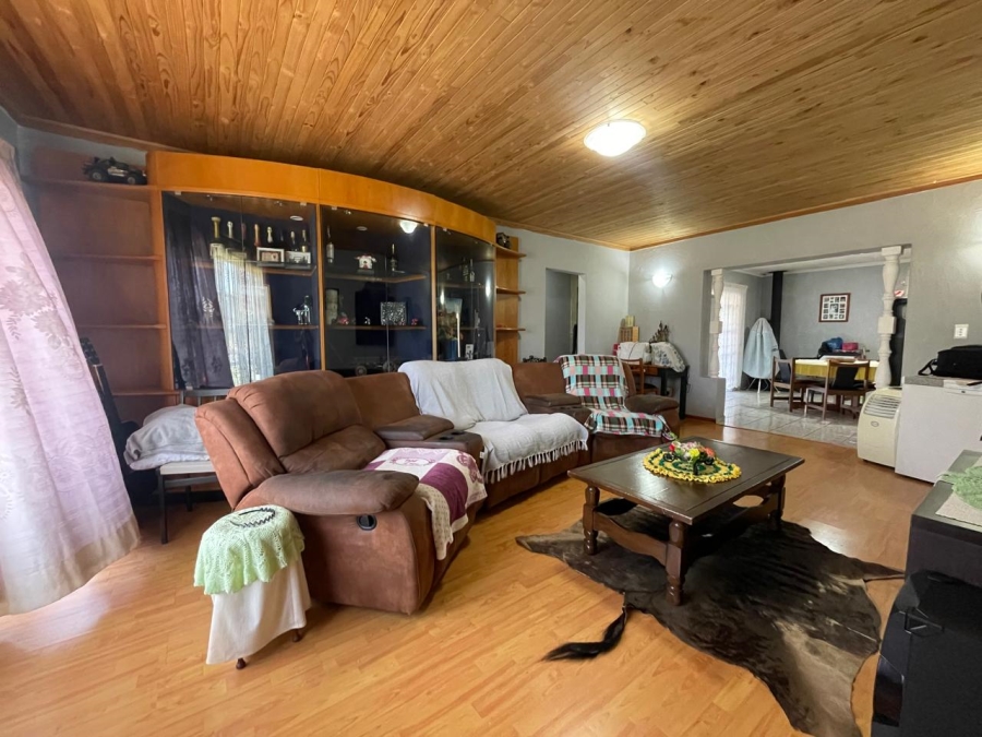 7 Bedroom Property for Sale in Hillside Gauteng