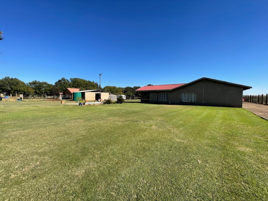 7 Bedroom Property for Sale in Hillside Gauteng