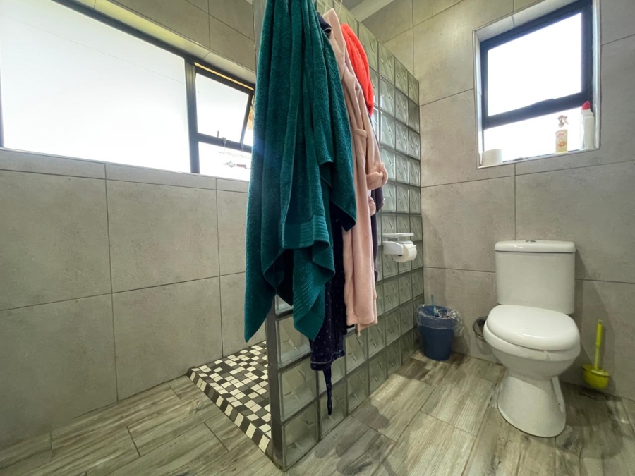 7 Bedroom Property for Sale in Hillside Gauteng