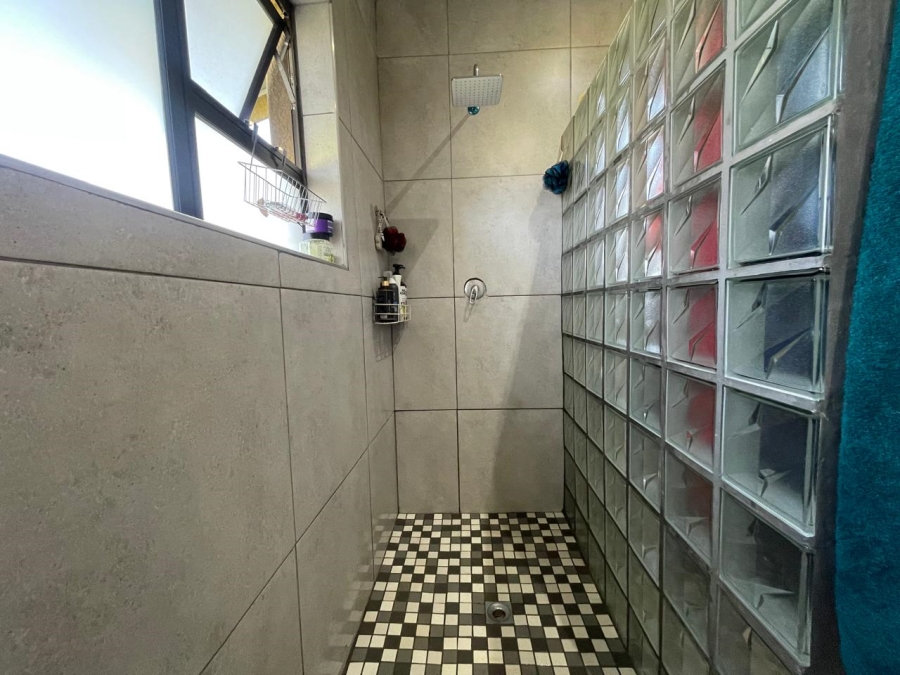 7 Bedroom Property for Sale in Hillside Gauteng