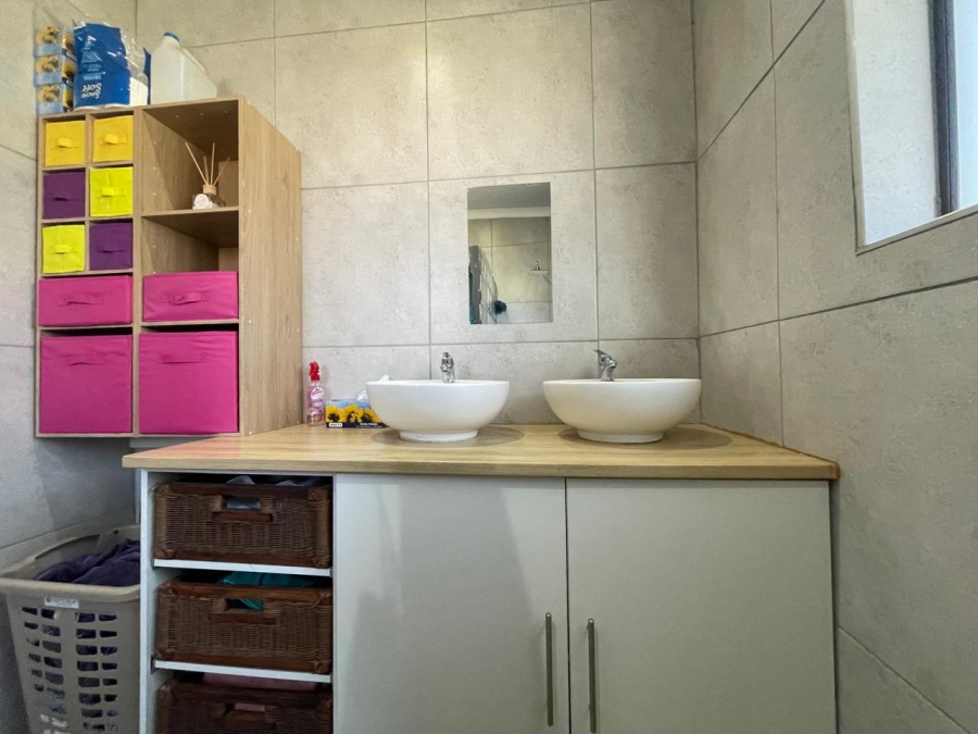 7 Bedroom Property for Sale in Hillside Gauteng