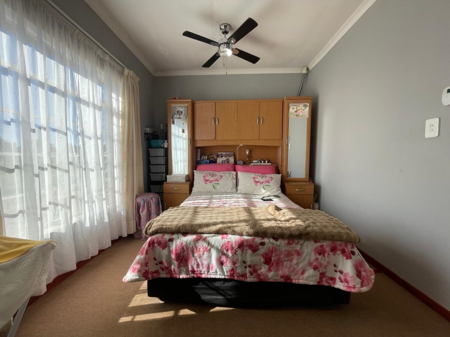 7 Bedroom Property for Sale in Hillside Gauteng