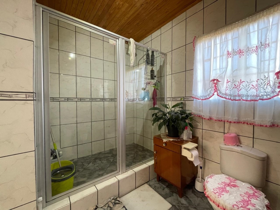 7 Bedroom Property for Sale in Hillside Gauteng