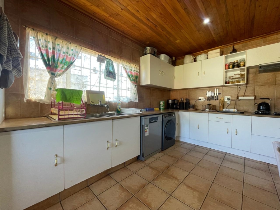 7 Bedroom Property for Sale in Hillside Gauteng