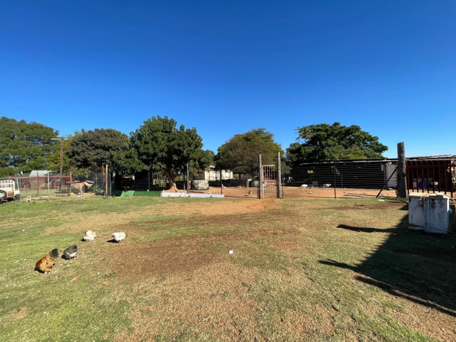 7 Bedroom Property for Sale in Hillside Gauteng