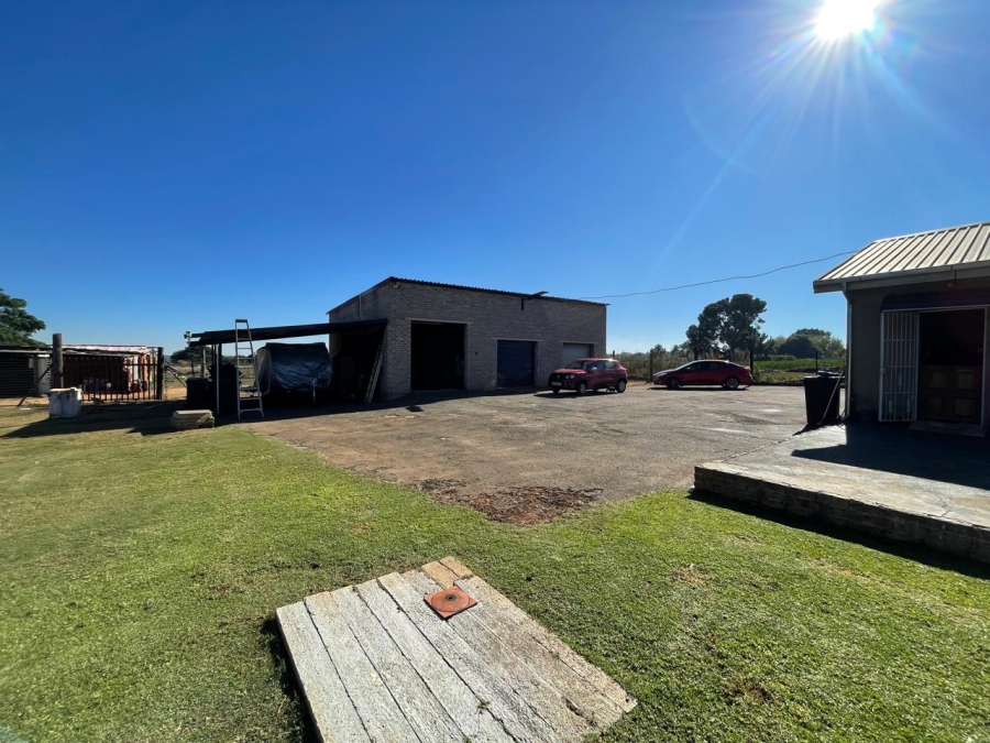 7 Bedroom Property for Sale in Hillside Gauteng